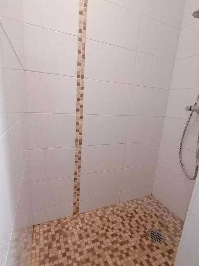 Chez Titi Appartement Mornas Buitenkant foto